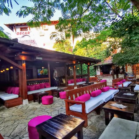 מוסטר Pansion Oscar Summer Garden מראה חיצוני תמונה