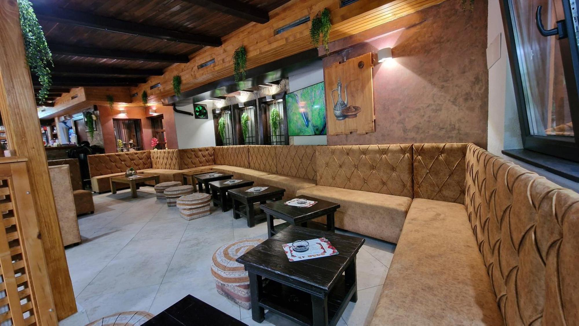 מוסטר Pansion Oscar Summer Garden מראה חיצוני תמונה