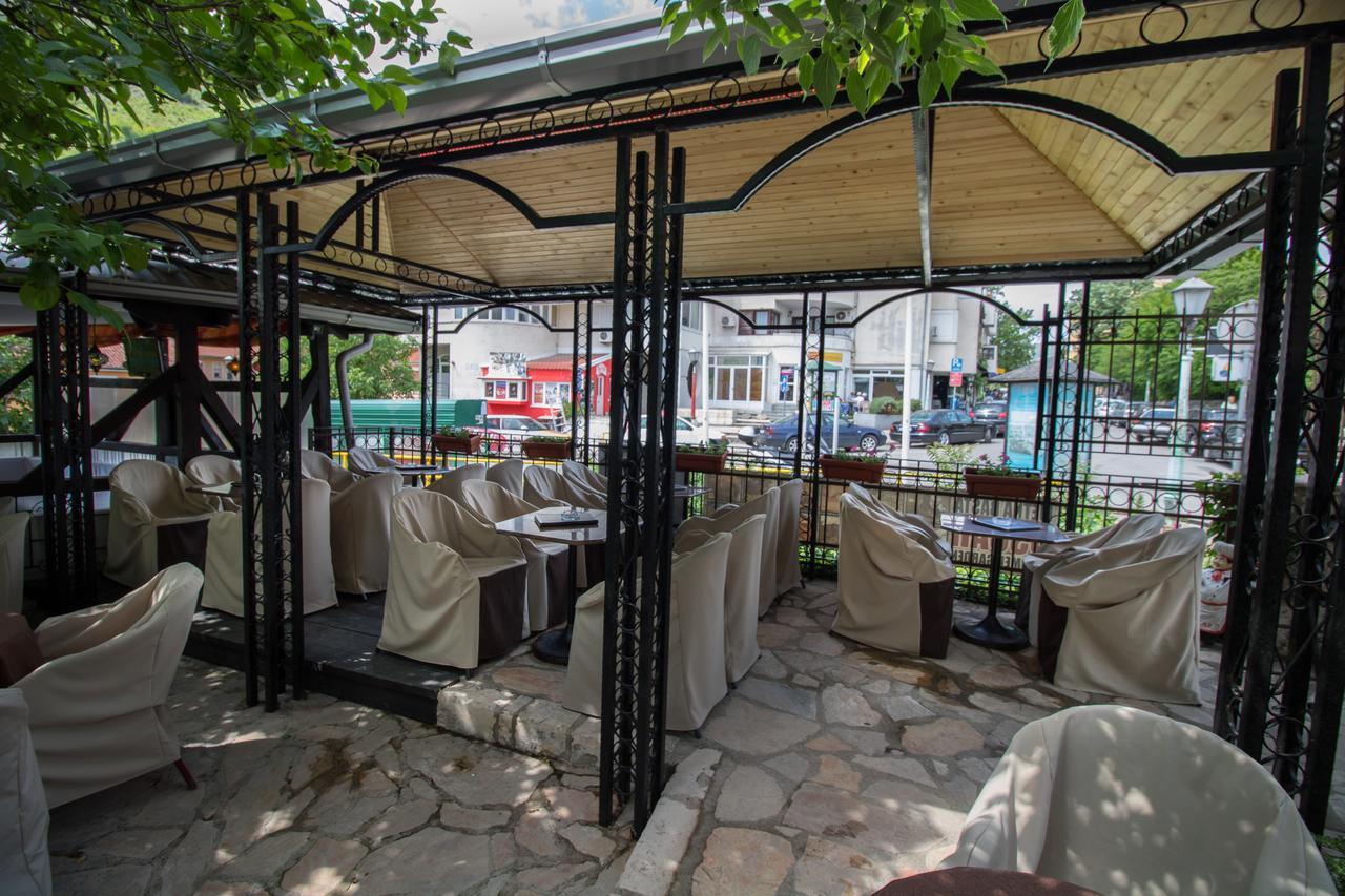 מוסטר Pansion Oscar Summer Garden מראה חיצוני תמונה
